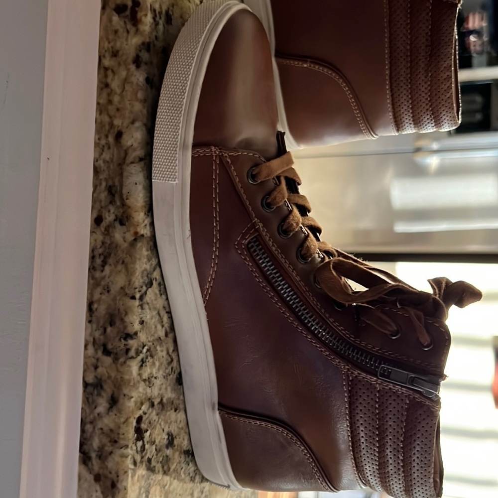 9.5 mens Steve Madden shoes/sneakers